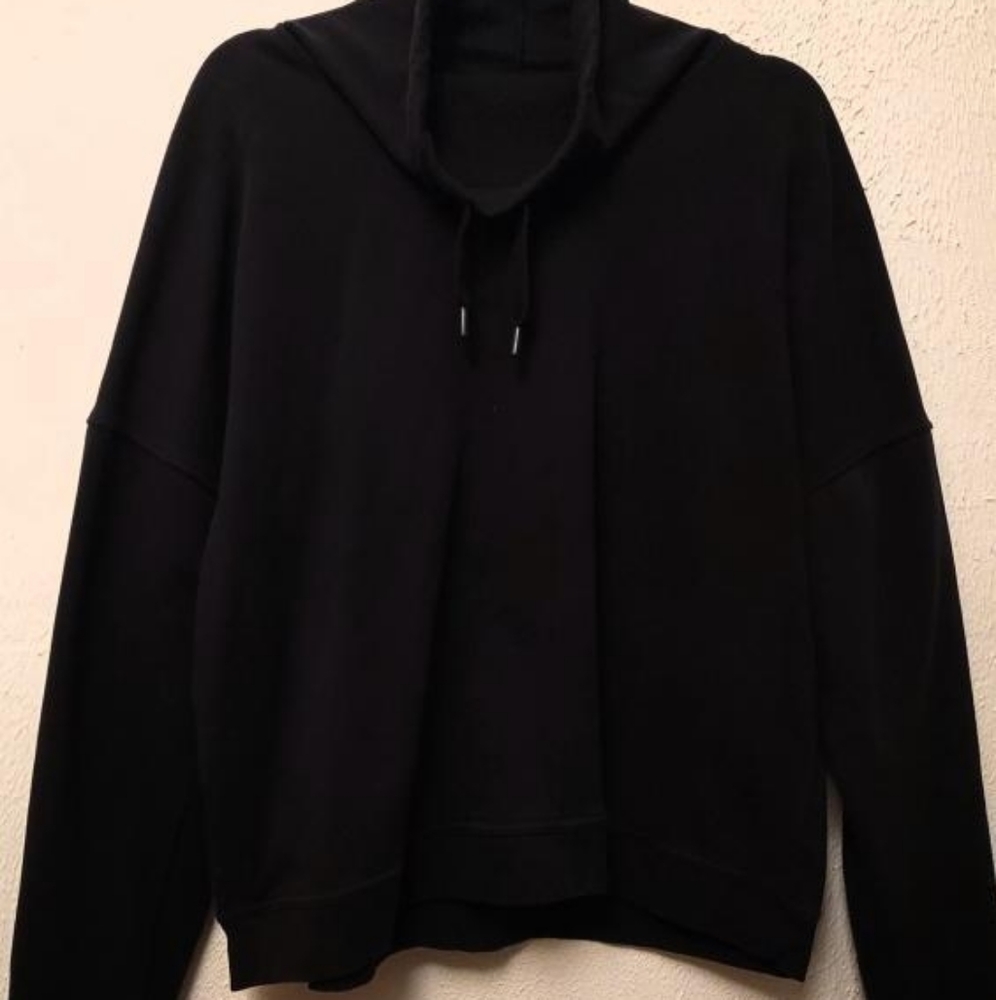 Under Armour sweatshirt
